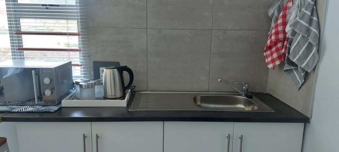 Апартаменты Tj Self-Catering Храфф-Рейнет Экстерьер фото