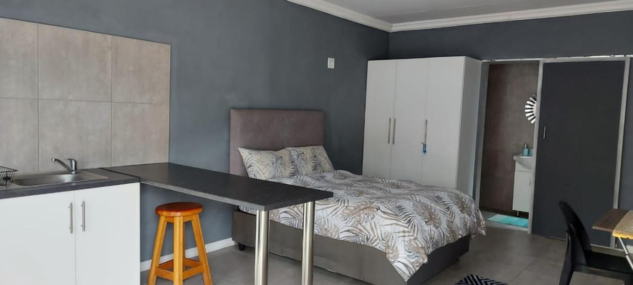 Апартаменты Tj Self-Catering Храфф-Рейнет Экстерьер фото